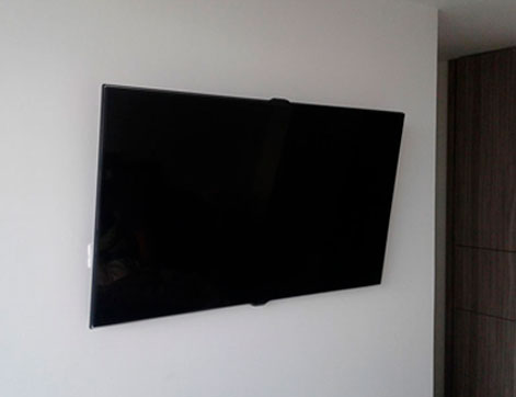 Instalacion de televisor Lg con soporte fijo inclinable Instalacion de televisor Lg con soporte fijo inclinable